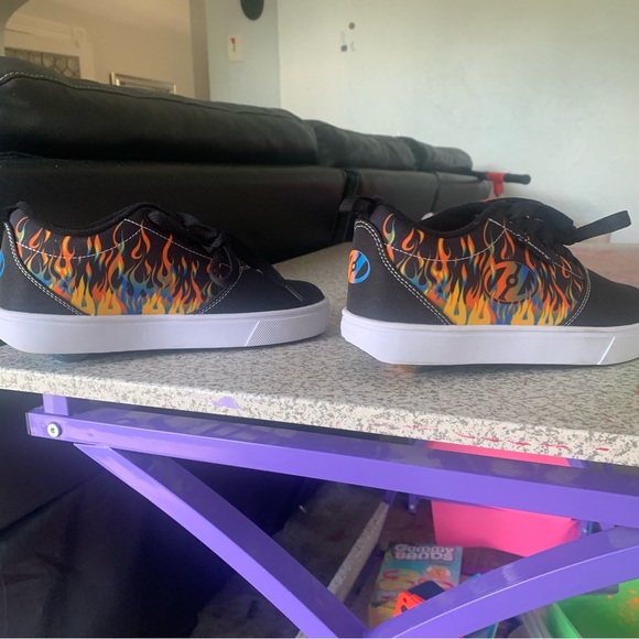 NWOT (or box)- brand new never worn Heely’s roller sneaker Youth size 4. - Picture 5 of 5